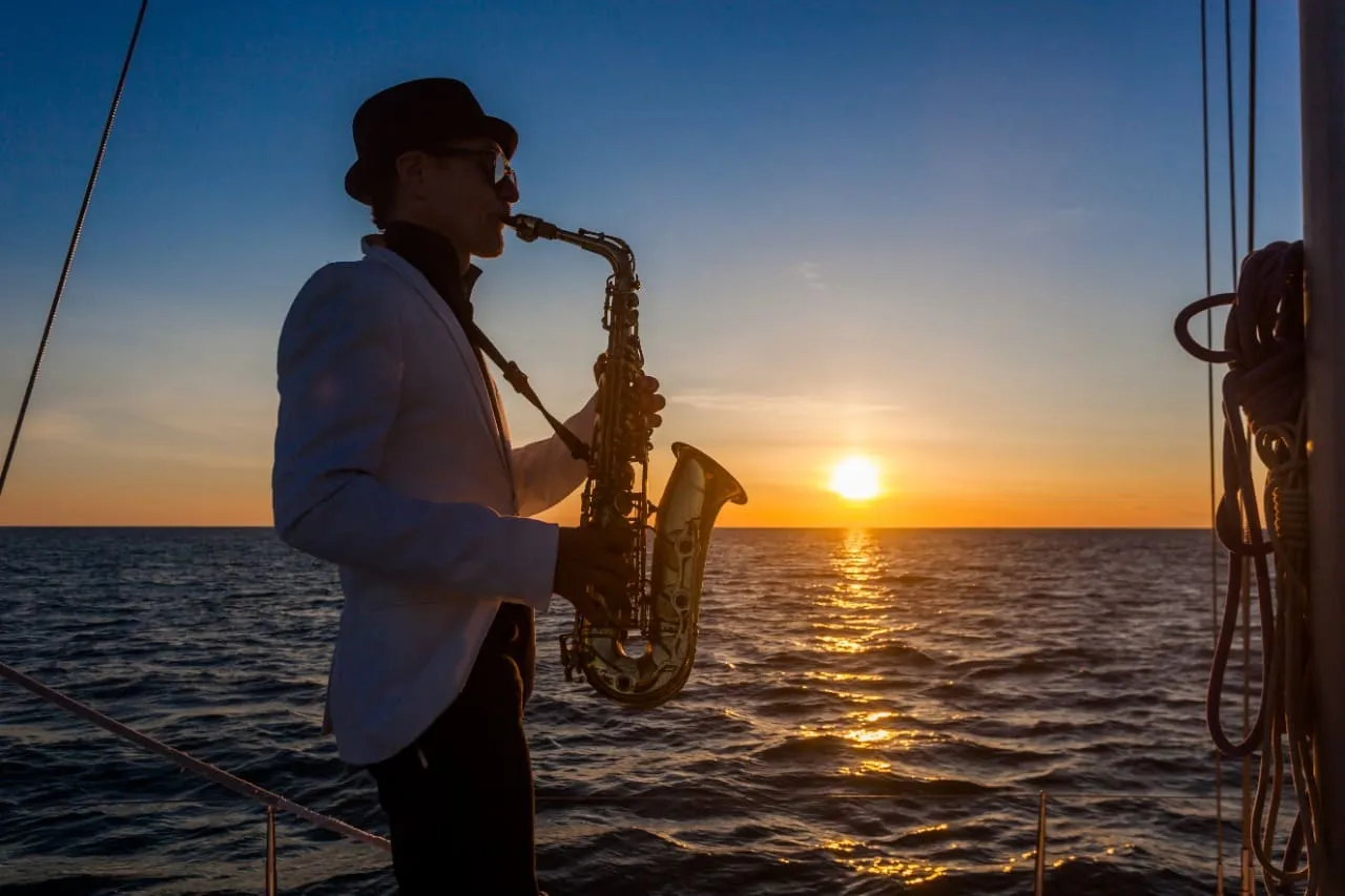 Живая музыка на яхте в Сочи